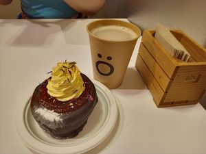 Coffee and kronut at Chök - Sevilla in Sevilla