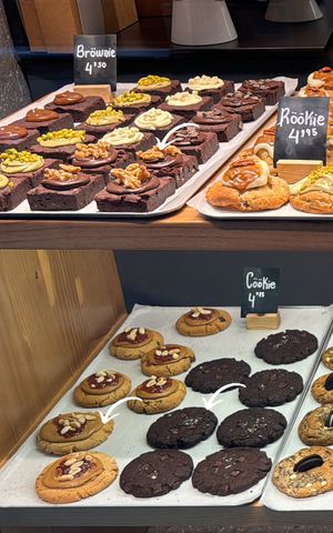 Vegan options in September 2024, pointed by the arrow   at Chök - Sevilla in Sevilla