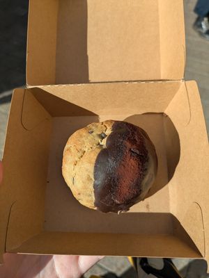 Brookie outside at Chök - Sevilla in Sevilla