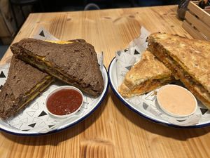 vegan fiesta dark, kimchi white  at Toastable in The Hague