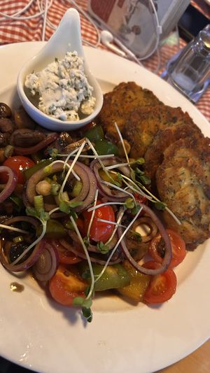 Kürbis Rösti mit Gemüse und Dip  at Hündle Berggaststätte in Oberstaufen