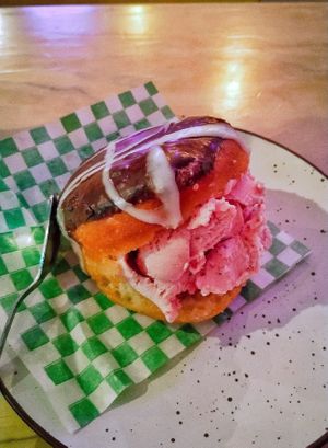 Dona rellena de helado 10/10 at Vegga in Bogota