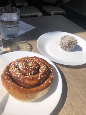 Plant based Kanelbullar (left) &chokladbollar (right)  at Mormors Bageri in Lund