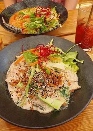 Udon Curry und Udon Trüffel-Carbonara at Bay Vegan in Halle