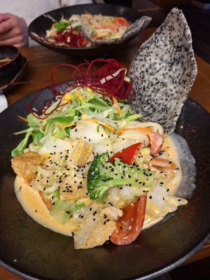 Udon-Nudeln mit Kokos-Currysoße at Bay Vegan in Halle