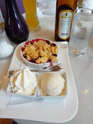 They brought me non vegan whipped cream at SamS Café in Freiburg