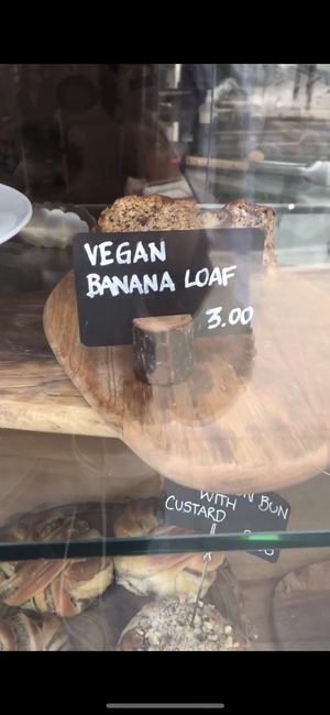 Vegan banana loaf 🍌 🍞   at Strelitzia in East London