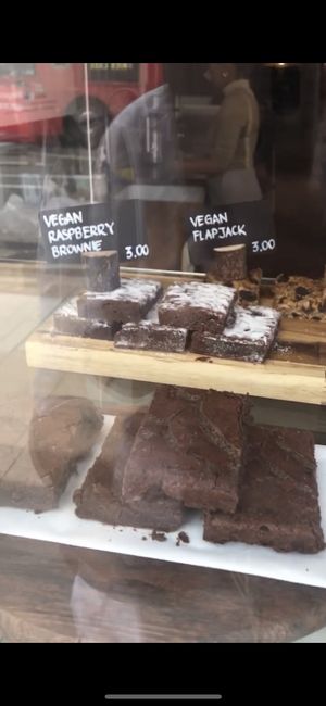 Vegan raspberry brownie 🍫 & vegan flap jack   at Strelitzia in East London