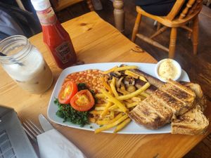 Iced Oat Latte, Ketchup and Full Vegan at Pantri in Llanberis