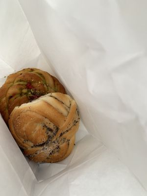 Kardamom bun & Pistacchio bun  at Gateau - Södra Förstadsgatan in Malmo