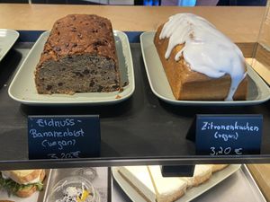 Vegan coffee cakes (banana bread and lemon cake)  at Bohnenkartell - Rüttenscheider Straße in Essen