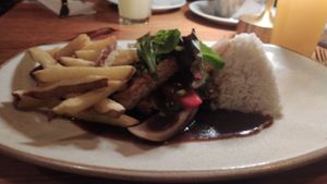 Tofu saltado at Mapacho in Aguas Calientes