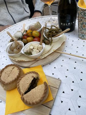 Panadas - stuzzichini - formaggi vegani   at Diciosas Percosi di Gusto in Olbia