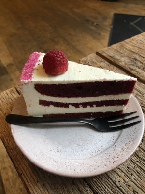 red velvet cake  at YB by Yoghurt Barn - Vinkenburgstraat in Utrecht