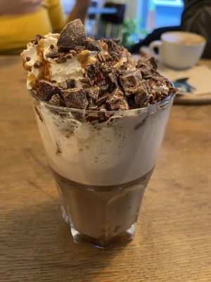 Salted caramel choco: very good!  at YB by Yoghurt Barn - Vinkenburgstraat in Utrecht