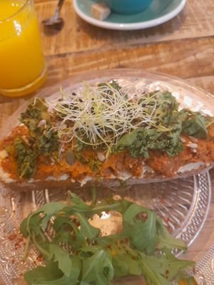 Toast with tofu cream at Maldita Gloria! in Alicante