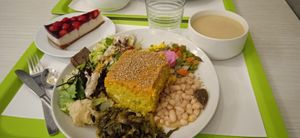 Sopa de coliflor con tarta de mijo y cheescake vegano at Macrobiotic Zen in Barcelona