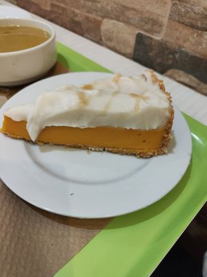 Pastel de zanahoria y coco at Macrobiotic Zen in Barcelona