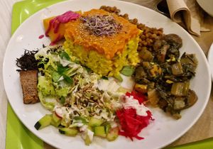 Plat principal amb pastís de mill at Macrobiotic Zen in Barcelona