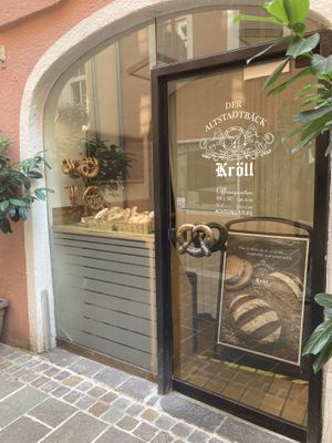 The backside in the parallel alley  at Strudel Cafe Kröll in Innsbruck