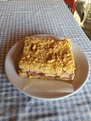 Apple Crumble Slice at Tom's Pan German Bakery in Nuevo Arenal