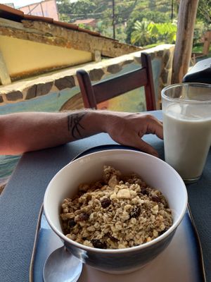 Granola Müsli mit Hafermilch  at Tom's Pan German Bakery in Nuevo Arenal