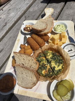 Vegetarische borrelplank  at De Eendracht in Blaricum