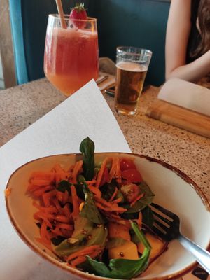 Cocobowl salad at Cocolinda Alameda in Valencia
