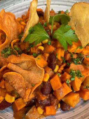 Batate-Chili sin Carne
von Süßkartoffel, Mais und Bohnen gewürzt mit orientalischen Aromen
18,70 € at Restaurant Tilia in Bad Schandau