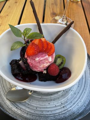 Brownie mit Eis - lecker, aber etwas zu teuer  at Restaurant Tilia in Bad Schandau