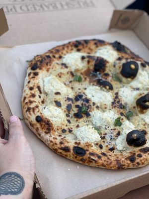 This is the Luna Bianca, a “white” pie with tofu ricotta, cashew mozz, garlic oil, fresh basil and cracked pepper. Such amazing Neapolitan style pizza with delicious home-made  at Project Nova Pizza Company in Apopka