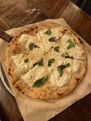 Luna Bianca  at Project Nova Pizza Company in Apopka