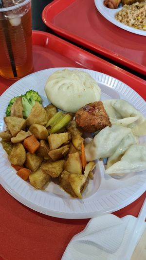 Plato surtido at Okinawa Comida Rapida in Santiago