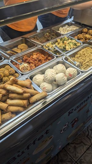 Changing dishes to choose from at Okinawa Comida Rapida in Santiago