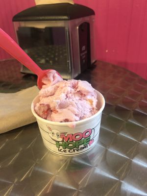 Strawberry flavoured vegan ice cream (1 scoop)   at Moo Hope Ice Cream in New Hope