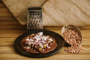 Deliciosas enfrijoladas con queso y crema de almendras at Pali Pali Alameda in Mexico City