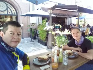 Así las mesas afuera at Pali Pali Alameda in Mexico City