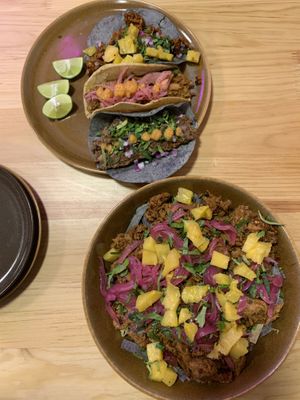 Ensalada & mixed tortillas   at Pali Pali Alameda in Mexico City