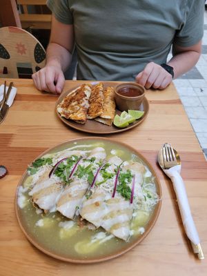 Quesabirrias y enchiladas verdes at Pali Pali Alameda in Mexico City