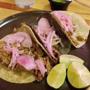 Tacos de cochinita 🧅🌶️ at Pali Pali Alameda in Mexico City