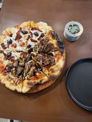 The mushroom pizza is sooooooo incredible  at Coral Vegan Pizza in Playa Del Carmen