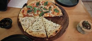 Pizza 1/2 olas blanca 1/2 primavera caribeña at Coral Vegan Pizza in Playa Del Carmen