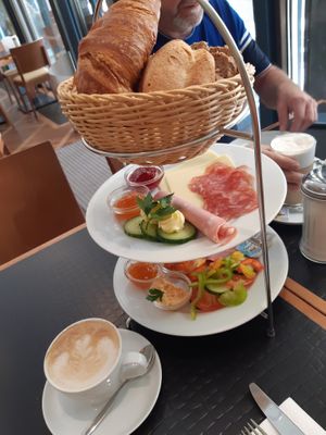 Tray with the order (vegan breakfast at the bottom) at Funkhaus in Cologne