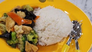  at Unicuz Vegetarian 宏缘素食 - Aperia Mall in Central Singapore