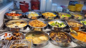 Economic rice at Unicuz Vegetarian 宏缘素食 - Aperia Mall in Central Singapore