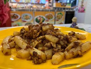 Fried Radish Cake 炒菜头粿 ~ 不得不失. Photo by Henry Lau aka Mr Purple at Unicuz Vegetarian 宏缘素食 - Aperia Mall in Central Singapore