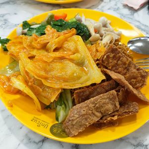  at Unicuz Vegetarian 宏缘素食 - Aperia Mall in Central Singapore