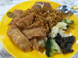  at Unicuz Vegetarian 宏缘素食 - Aperia Mall in Central Singapore