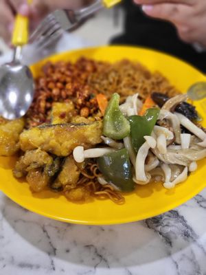  at Unicuz Vegetarian 宏缘素食 - Aperia Mall in Central Singapore