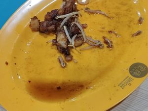 Oil is free? 🤣 at Unicuz Vegetarian 宏缘素食 - Aperia Mall in Central Singapore